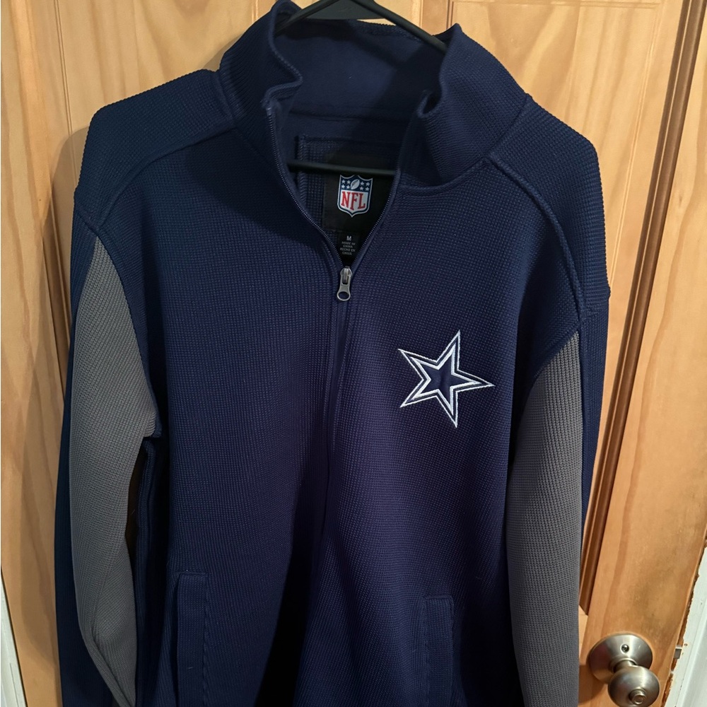 New Without Tags, Men’s NFL Size Medium Dallas Cowboys Zip Up Jacket